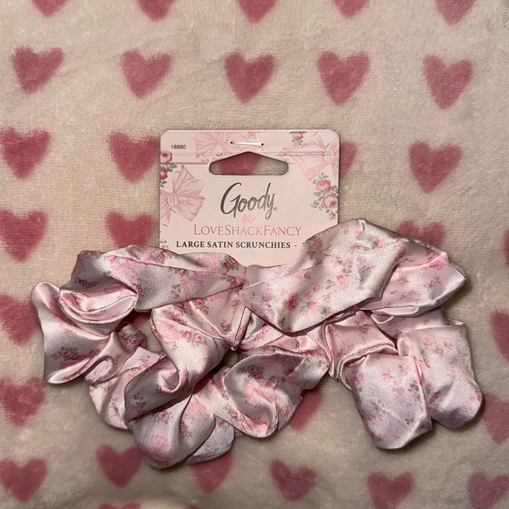 Goody x LoveShackFancy 
Large Satin Scrunchies